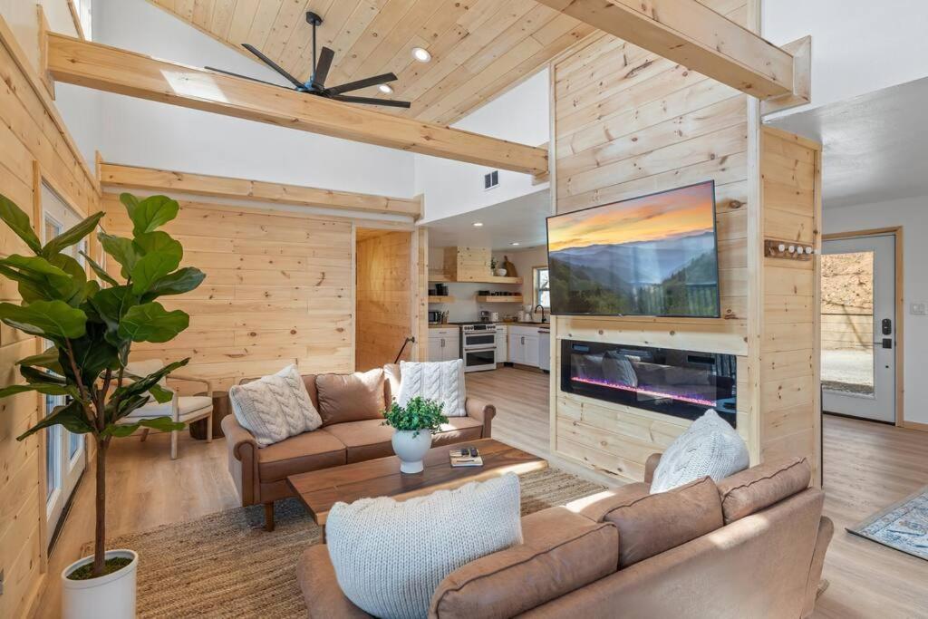 New! Modern Cabin With Two Decks, Bar & Game Room! Gatlinburg Exterior photo