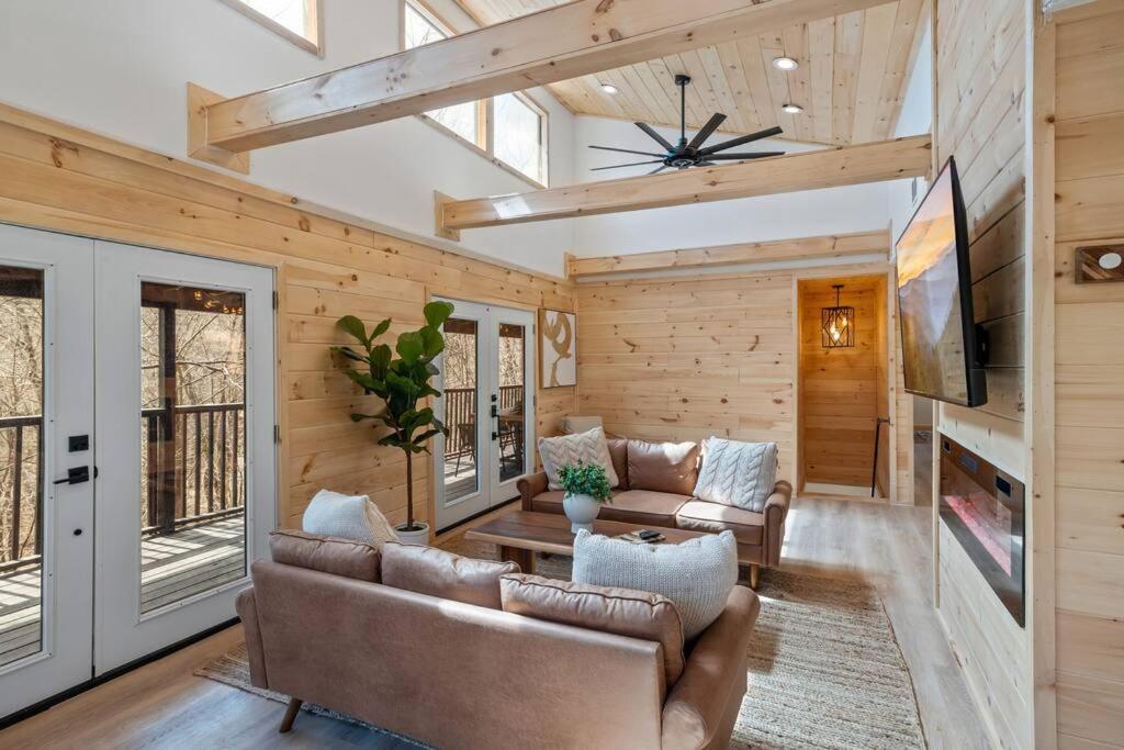 New! Modern Cabin With Two Decks, Bar & Game Room! Gatlinburg Exterior photo
