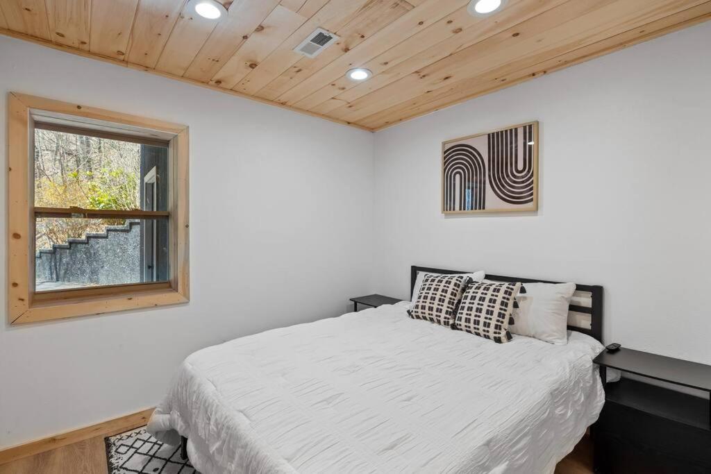 New! Modern Cabin With Two Decks, Bar & Game Room! Gatlinburg Exterior photo