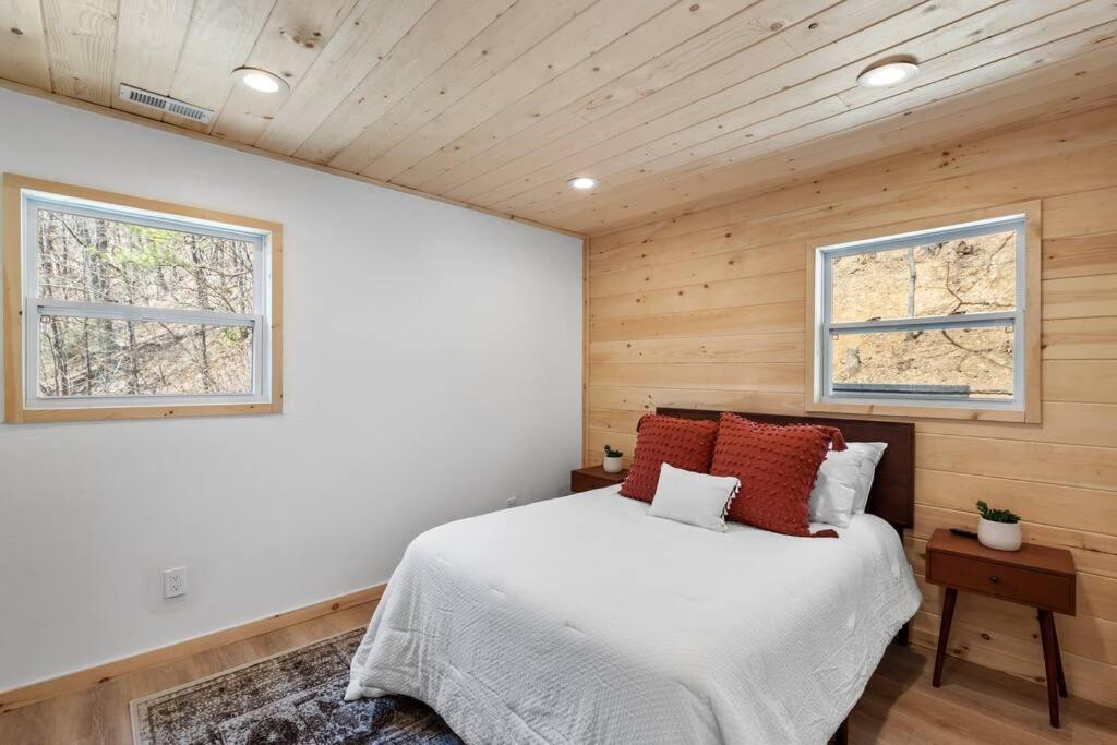 New! Modern Cabin With Two Decks, Bar & Game Room! Gatlinburg Exterior photo