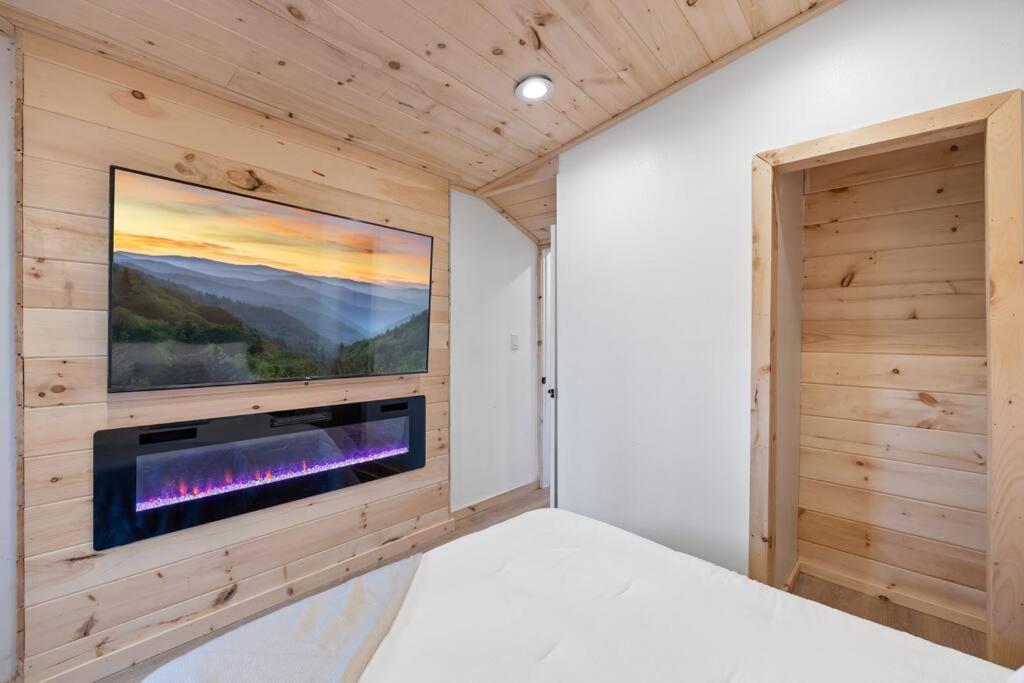 New! Modern Cabin With Two Decks, Bar & Game Room! Gatlinburg Exterior photo