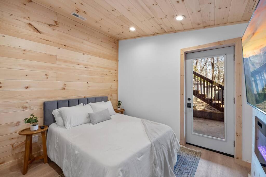 New! Modern Cabin With Two Decks, Bar & Game Room! Gatlinburg Exterior photo