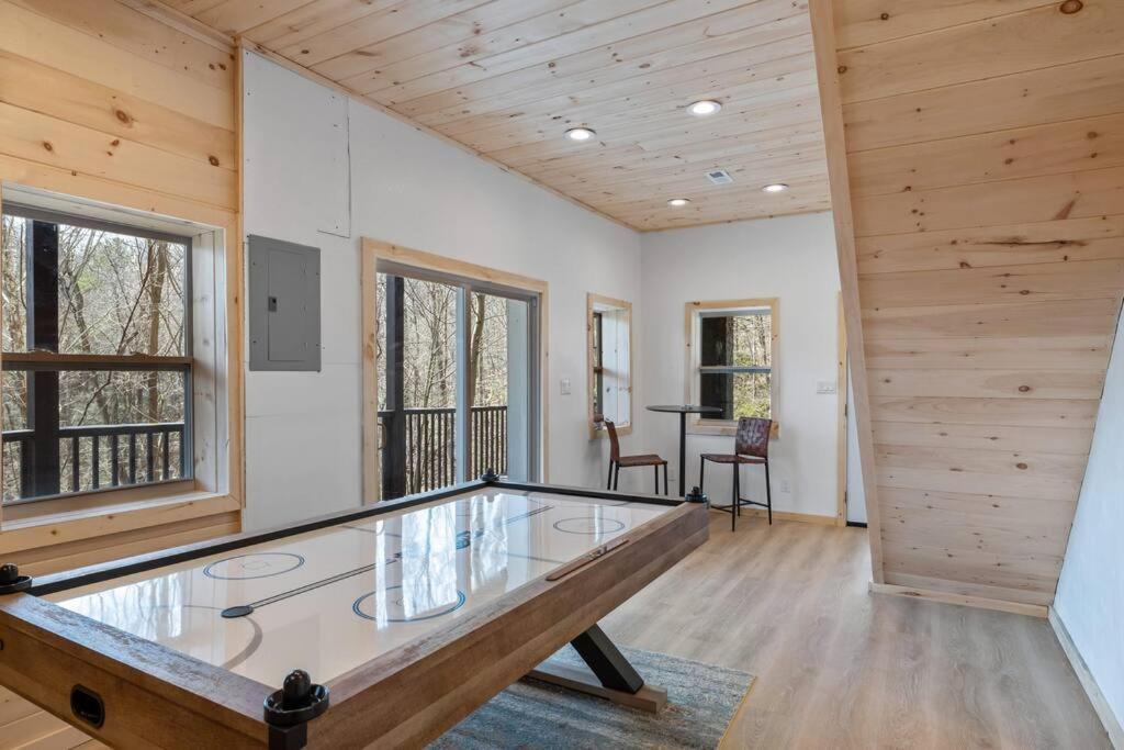 New! Modern Cabin With Two Decks, Bar & Game Room! Gatlinburg Exterior photo